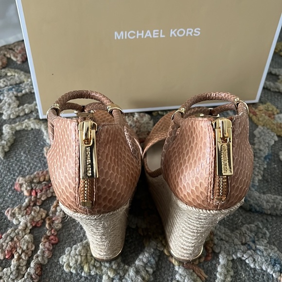 Michael Kors Sherie genuine snake suntan wedge sandal size 7 - worn 1x with box - Picture 4 of 6